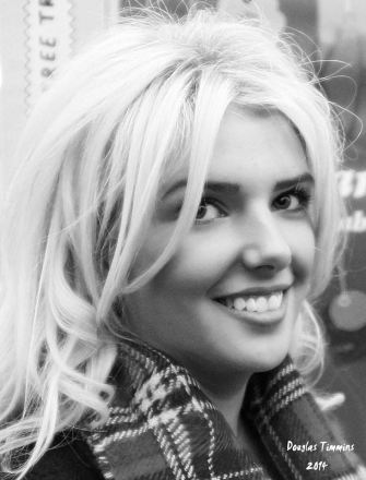 A snapshot of the gorgeous Shannon Wilson today in Glasgow, (Granddaughter of a pal) – avec Shannon Wilson.